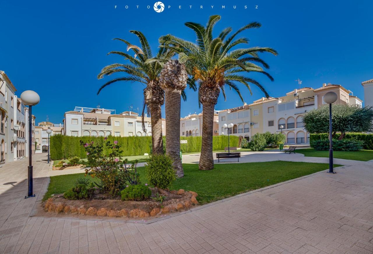 108 Apartament Fabulus Torrevieja Buitenkant foto